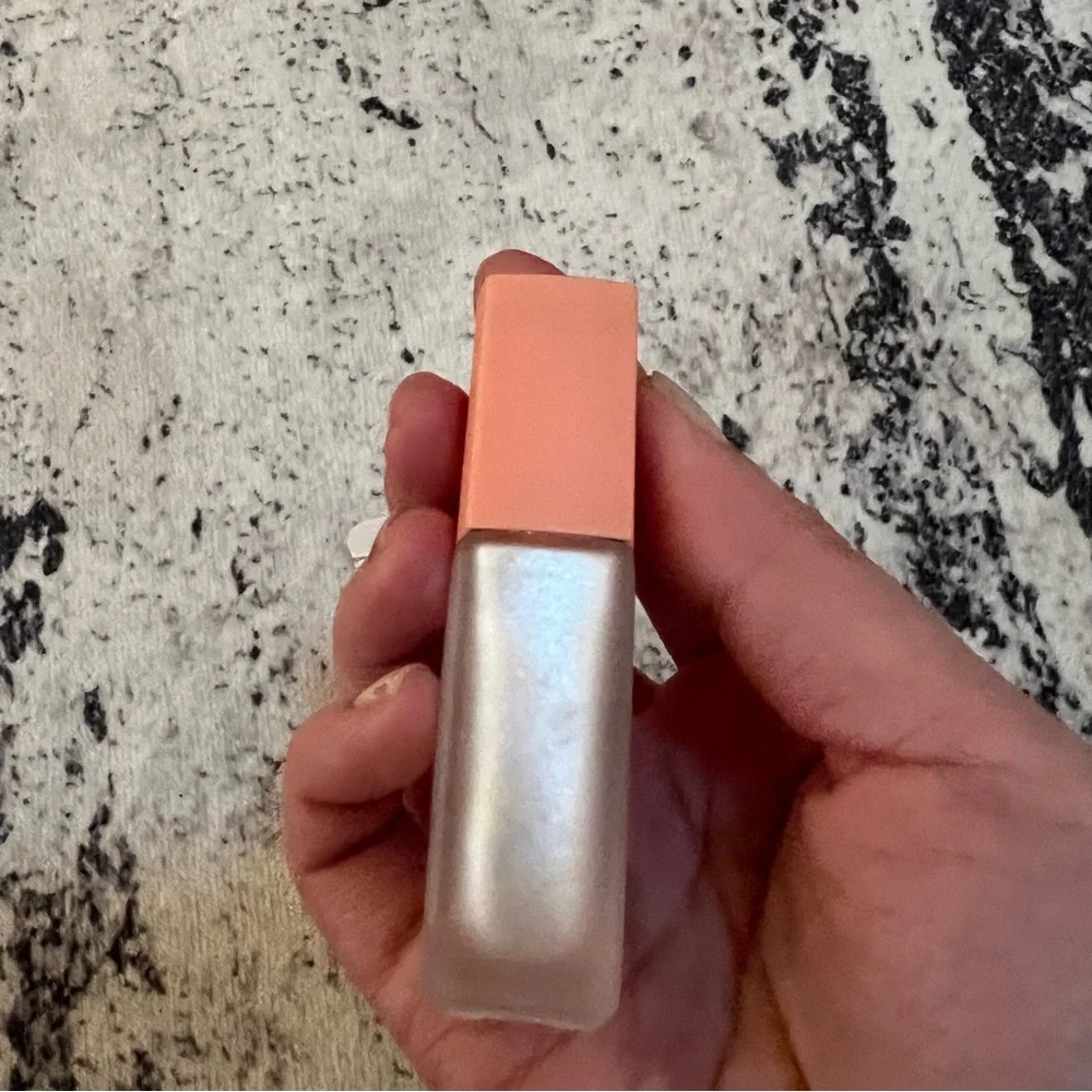 Oulac Liquid Diamond Eyeshadow 27 frosted ice